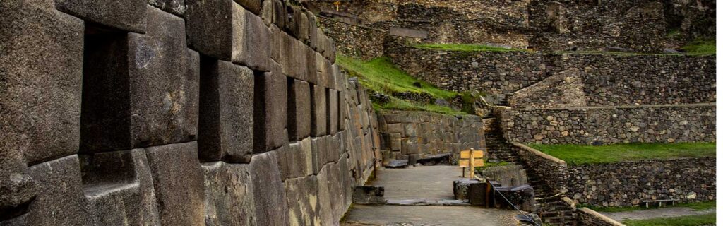 The most important sites of the sacred valley of the Incas 1 The most important sites of the sacred valley of the Incas